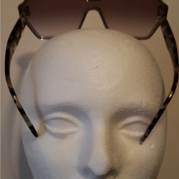 Prada Single Frame Oversized Tortoise Temples Sunglasses - Picture 9 of 12